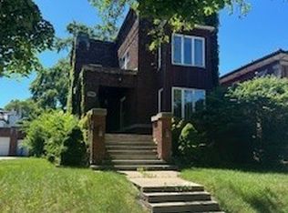 6836 S Bennett Ave, Chicago, IL 60649