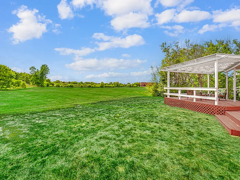 1044 Oakhill Dr — Photo 36
