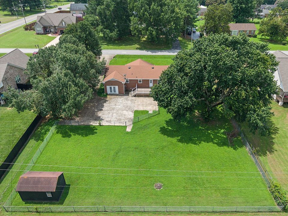 1st image of 704 Redwood Cir