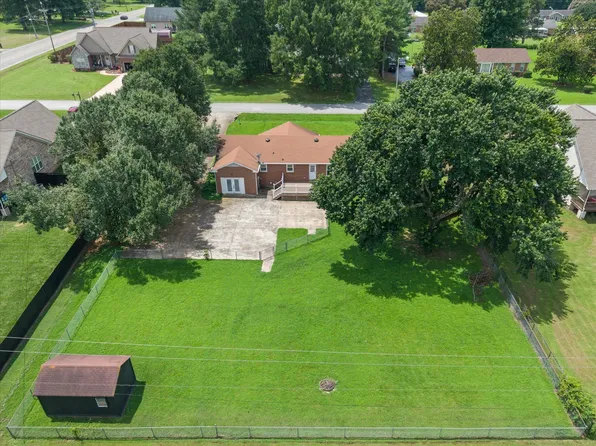 704 Redwood Cir, Columbia, TN 38401