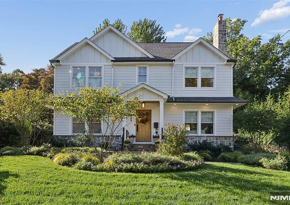 1st image of 584 Sylvan Place