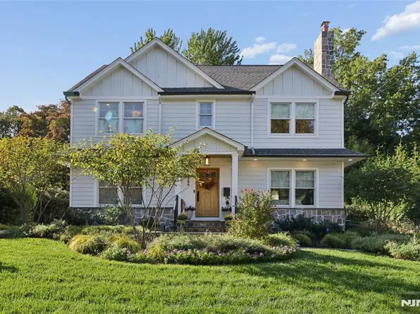 584 Sylvan Place, Haworth, NJ 07641