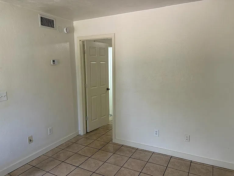 215 Lovelace Dr #11 — Photo 4