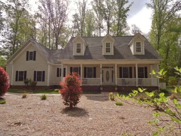 16 Turtle Point Ln, Hartfield, VA 23071