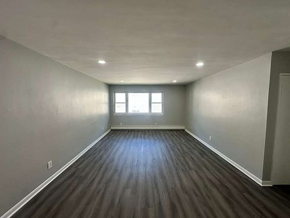 2nd image of 70 Carlton St APT C2