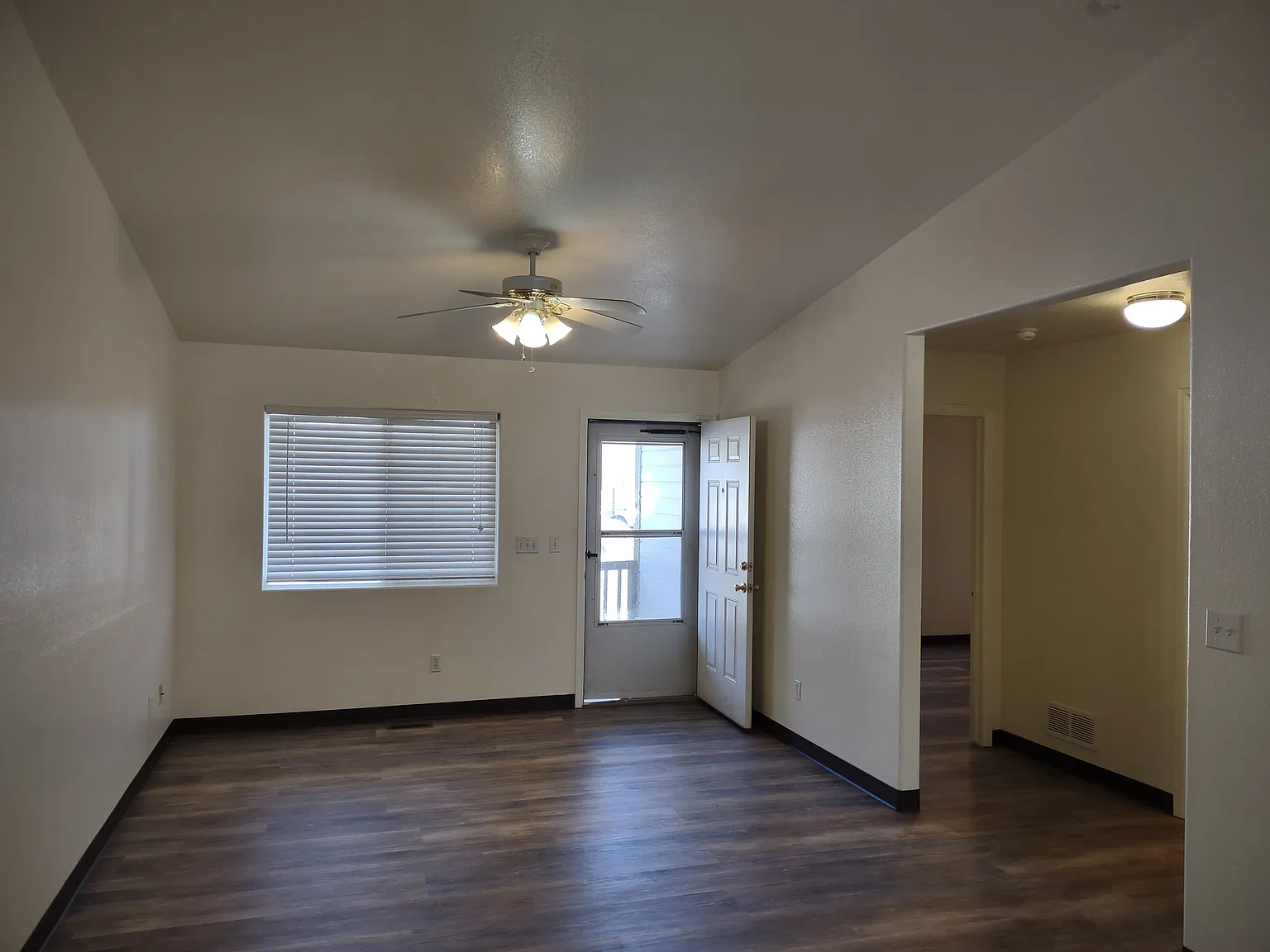 2 bed, 912 sqft, $1,225 — Photo 2