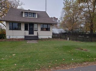 105 W Pleasant St, Sheridan, IL 60551