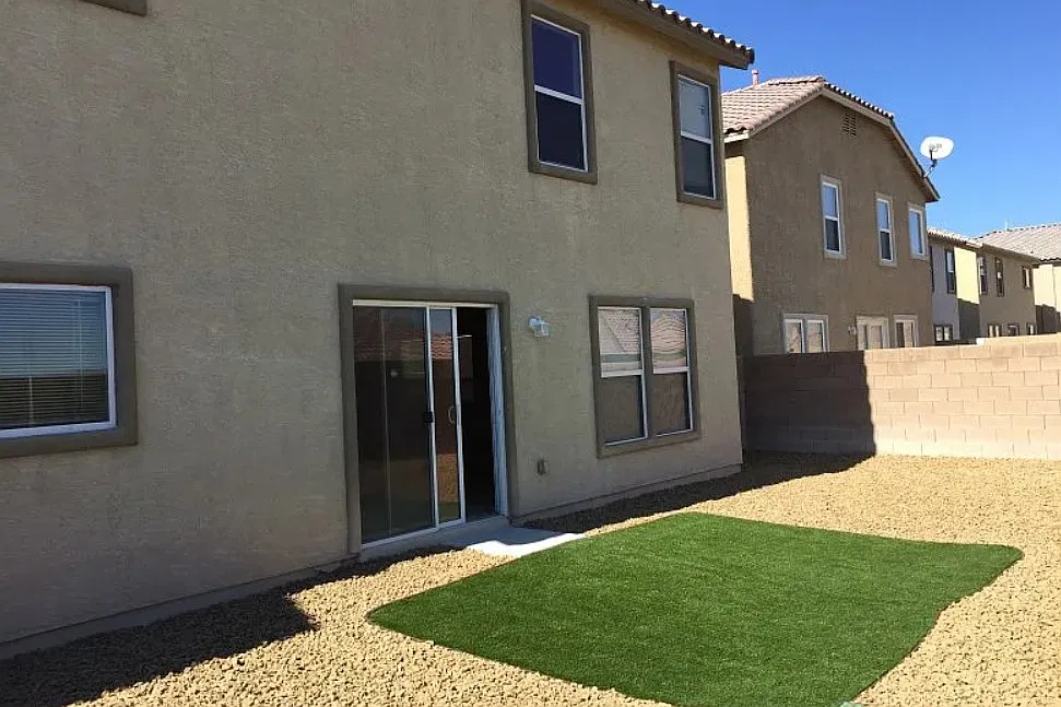 4 bed, 2.5 bath, 2018 sqft, $2,350 — Photo 2