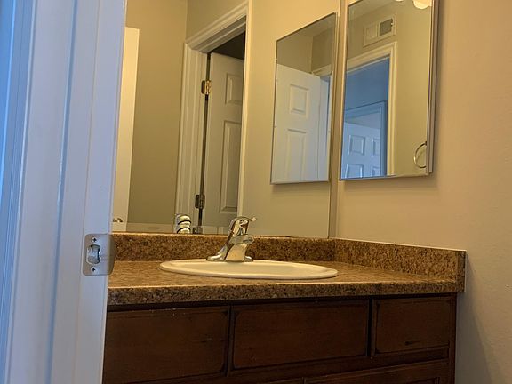 3rd image of 104 E Resaca Dr Unit E5