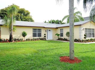5122 Pine Tree Dr, Delray Beach, FL 33484