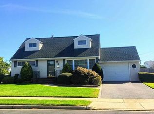 138 Haverford Rd, Hicksville, NY 11801