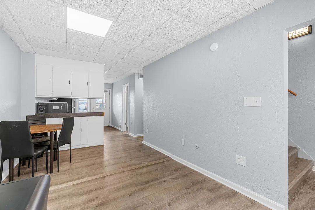 Bright 4-Bedroom Apartment in Albion, MI — Photo 2