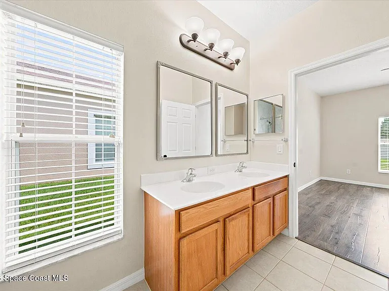 5647 Indigo Crossing Dr — Photo 20