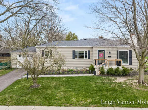 1129 Kenesaw Dr SE, East Grand Rapids, MI 49506