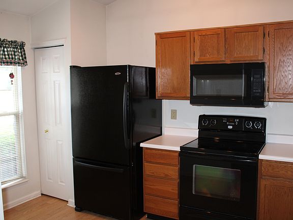 5th image of 631 Muirfield Dr