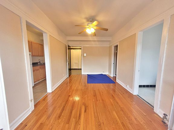 4th image of 7441 N Greenview Ave #5