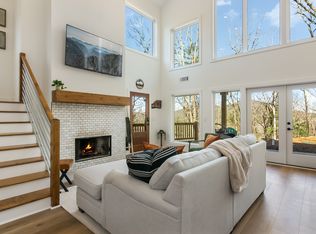 914 Hickory Dr, Mineral Bluff, GA 30559