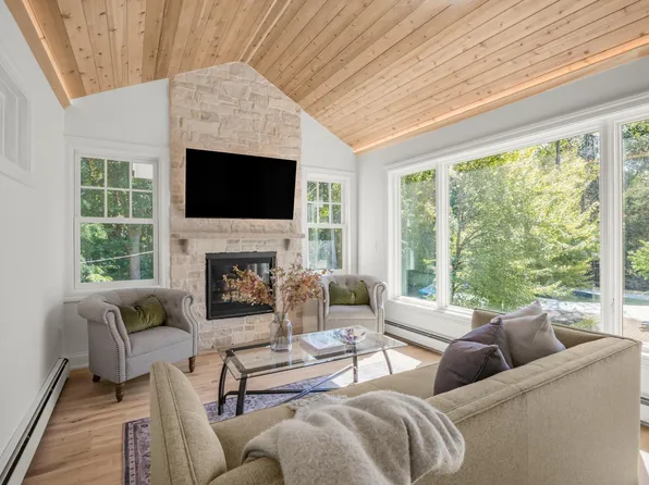 20590 Linden Rd, Excelsior, MN 55331