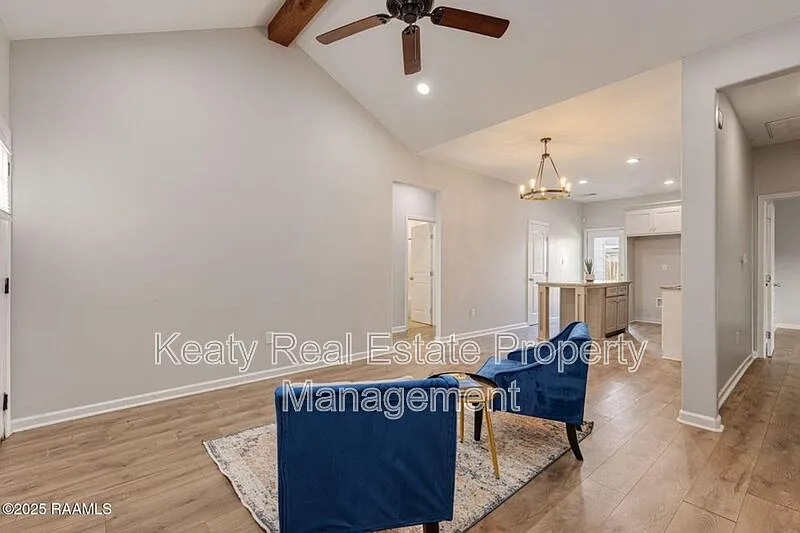 3 bed, 2.0 bath, 1200 sqft, $1,725 — Photo 4