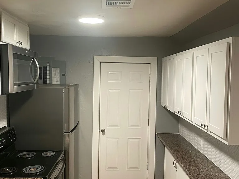 220 E Springer Ave #E — Photo 7