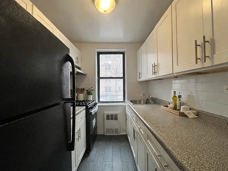 210 W 262nd St #5J — Photo 3