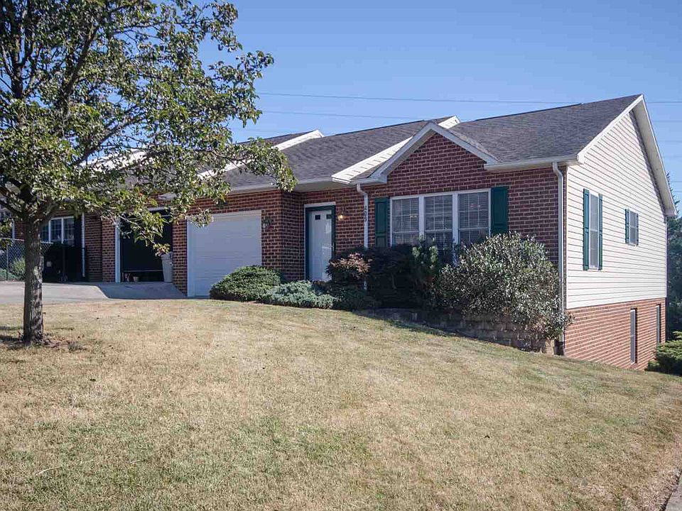 1st image of 409 Diana Ct