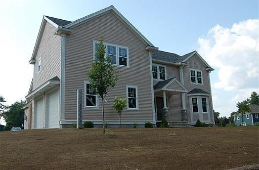 2nd image of 10 Carter Ln