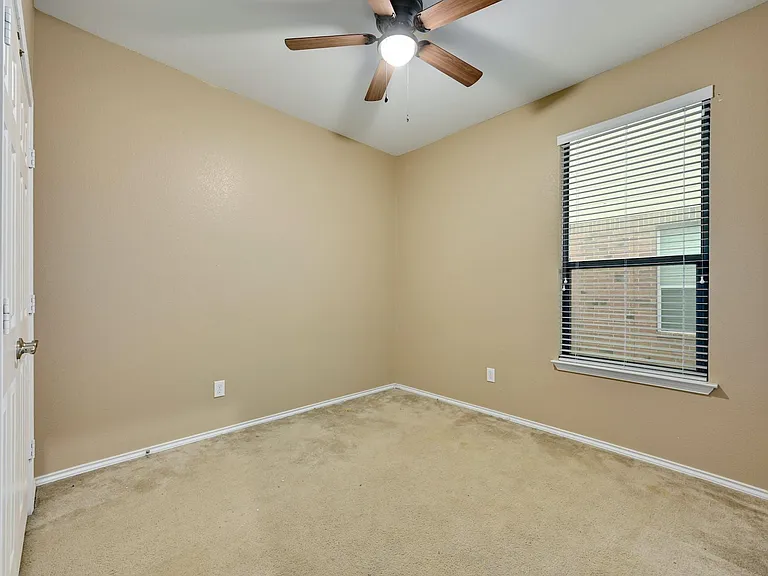 1029 Hyde Park Dr — Photo 18