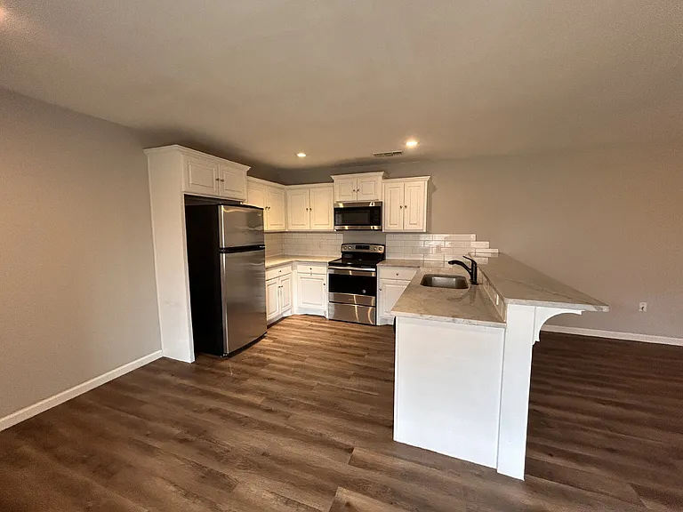 804 N Englewood Ave #B — Photo 2