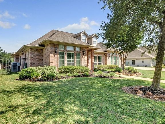 2nd image of 207 Cecilia Ct