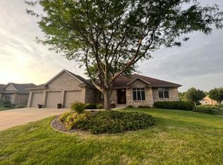 2328 McCoomsky Ln, Sun Prairie, WI 53590