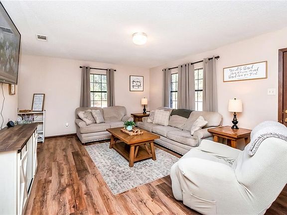 3rd image of 9051 Robley Ln