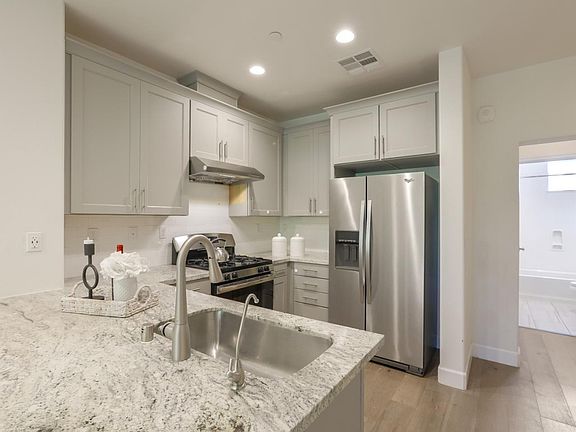 3rd image of 5513 Great Oaks Pkwy