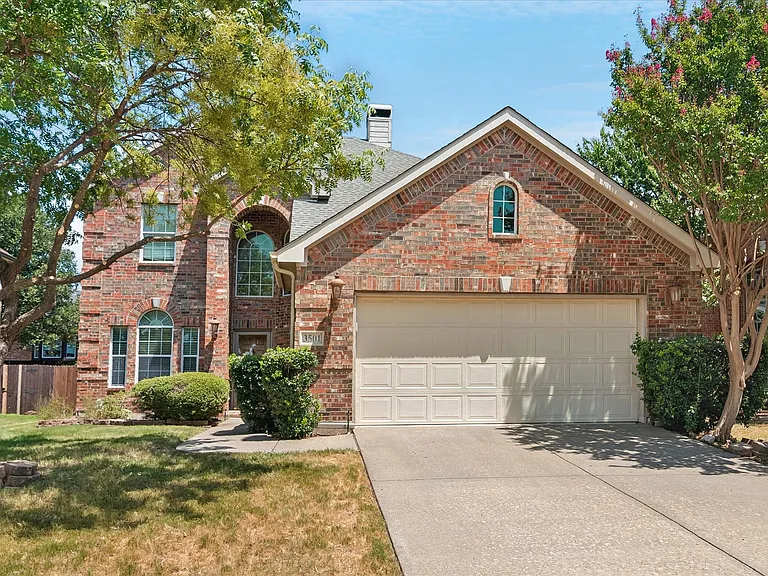 3501 Jackson Dr — Photo 2