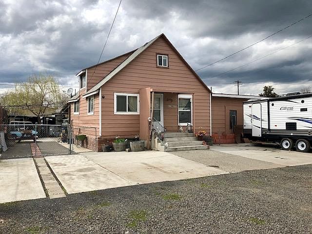 1st image of 643 N 11th Ave