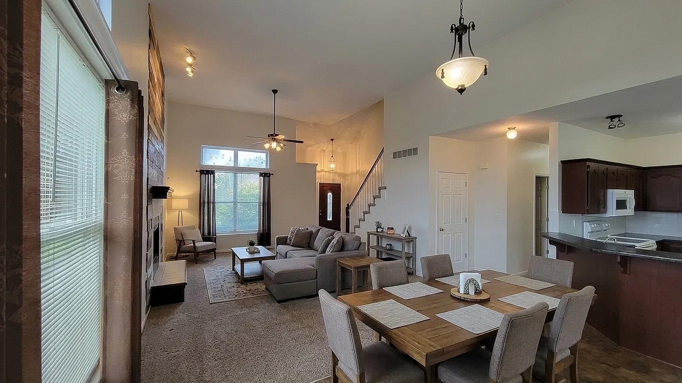 5 bed, 2604 sqft, $2,500 — Photo 2