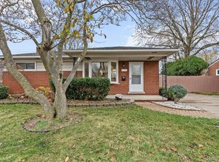 35910 Larchwood St, Clinton Township, MI 48035