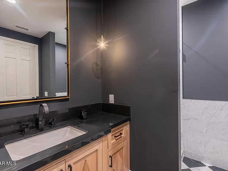 2390 Crombie Ct — Photo 7