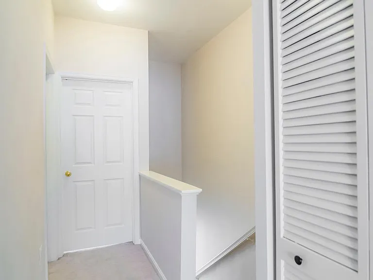 21785 Jarvis Sq — Photo 26
