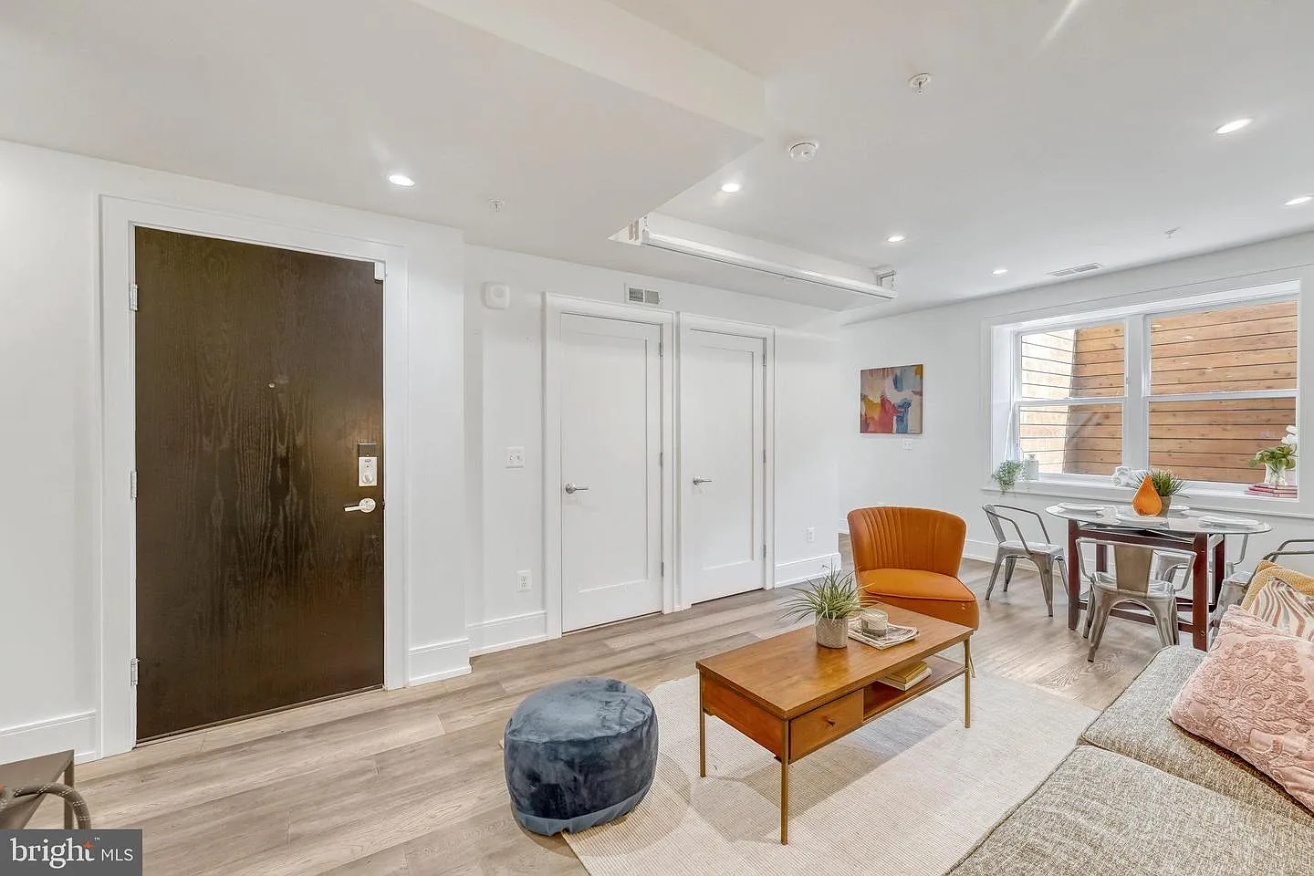2 bed, 853 sqft, $3,200 — Photo 3
