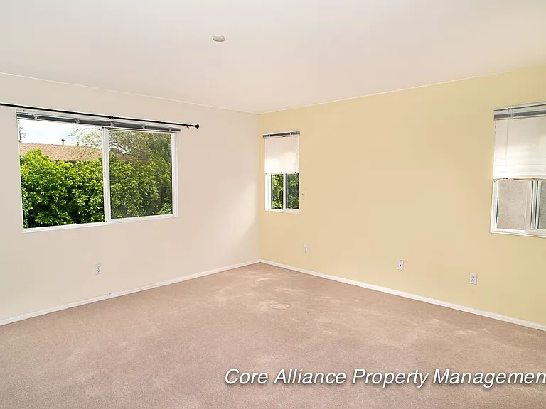 9435 Noble Ave — Photo 9