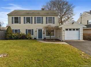 29 Saddle Rd, Norwalk, CT 06851
