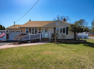 29 Burnage Ln, Babylon, NY 11702