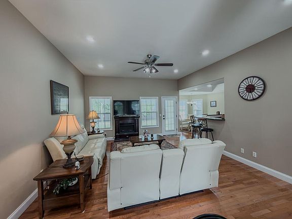 5th image of 2169 Iris Ln