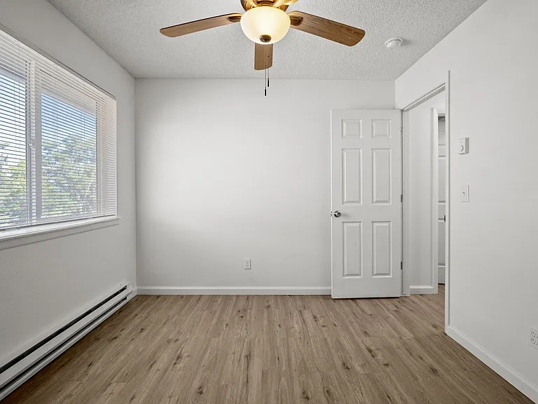 1535 Poplar Dr #21 — Photo 11