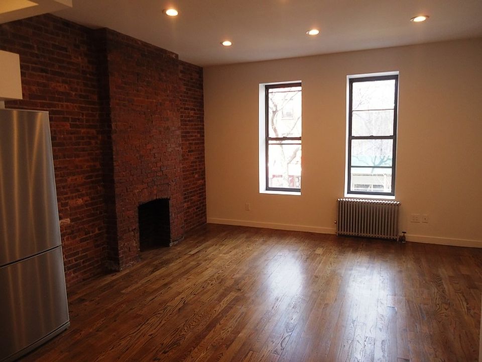 2nd image of 354 Myrtle Ave APT 1