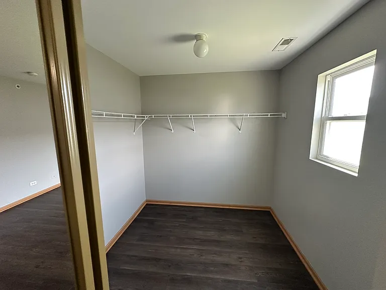 Walking Closet