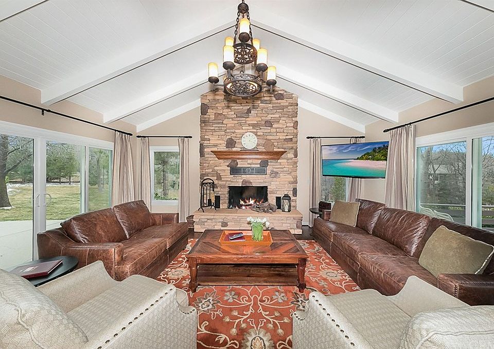 1st image of 864 Shelter Cove Dr