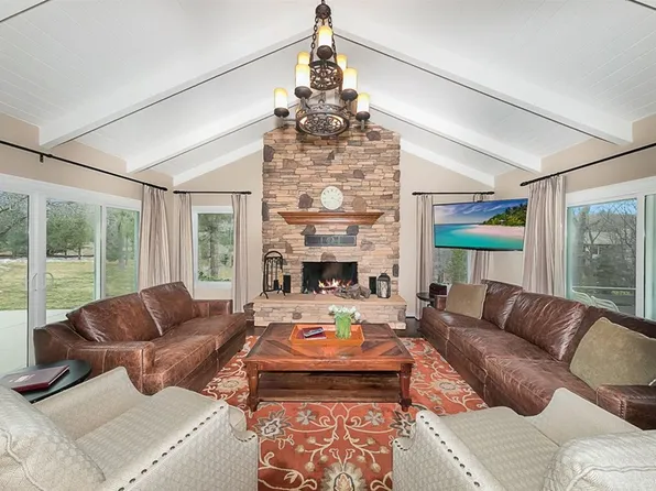 864 Shelter Cove Dr, Lake Arrowhead, CA 92352