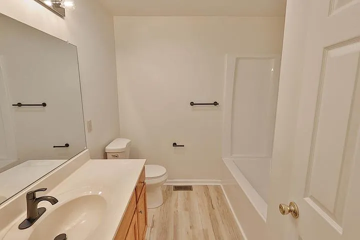 1509 Riegel St — Photo 9